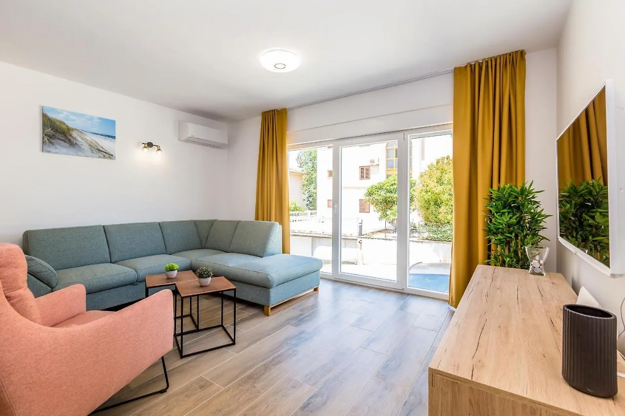 Holiday House Sunlight With Heated Pool Malinska 0*,  Croacia