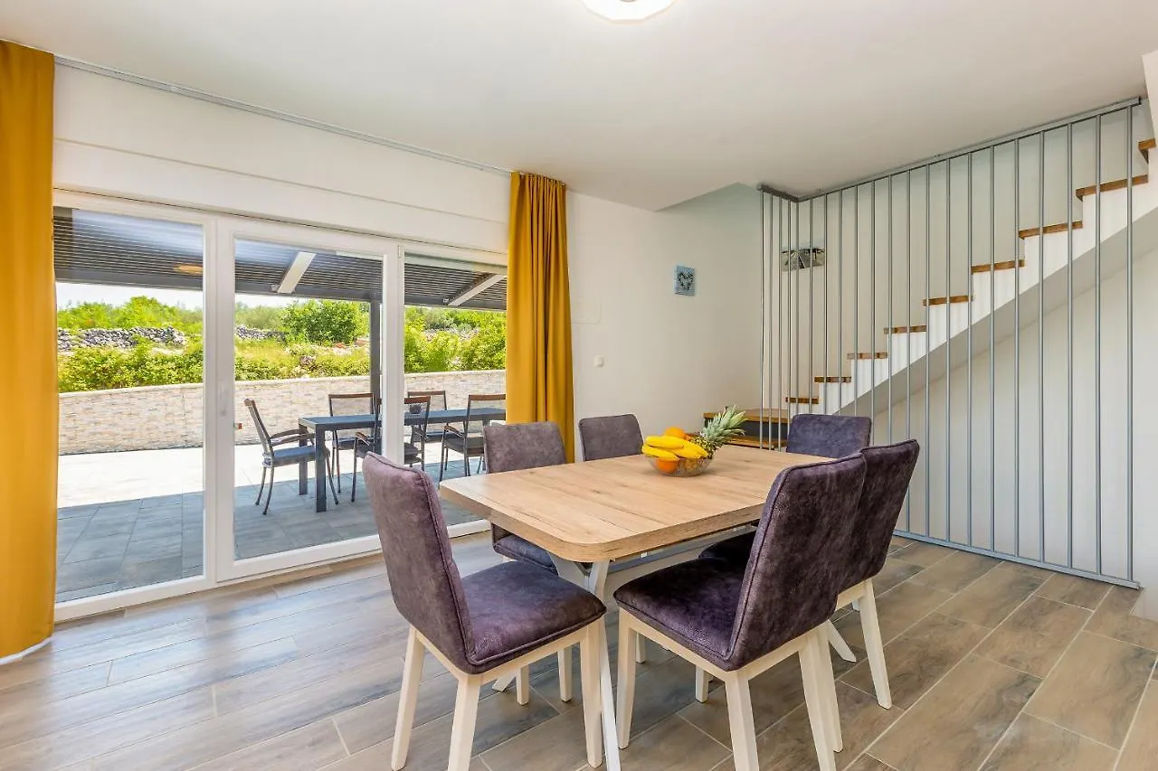 Сasa de vacaciones Holiday House Sunlight With Heated Pool Malinska