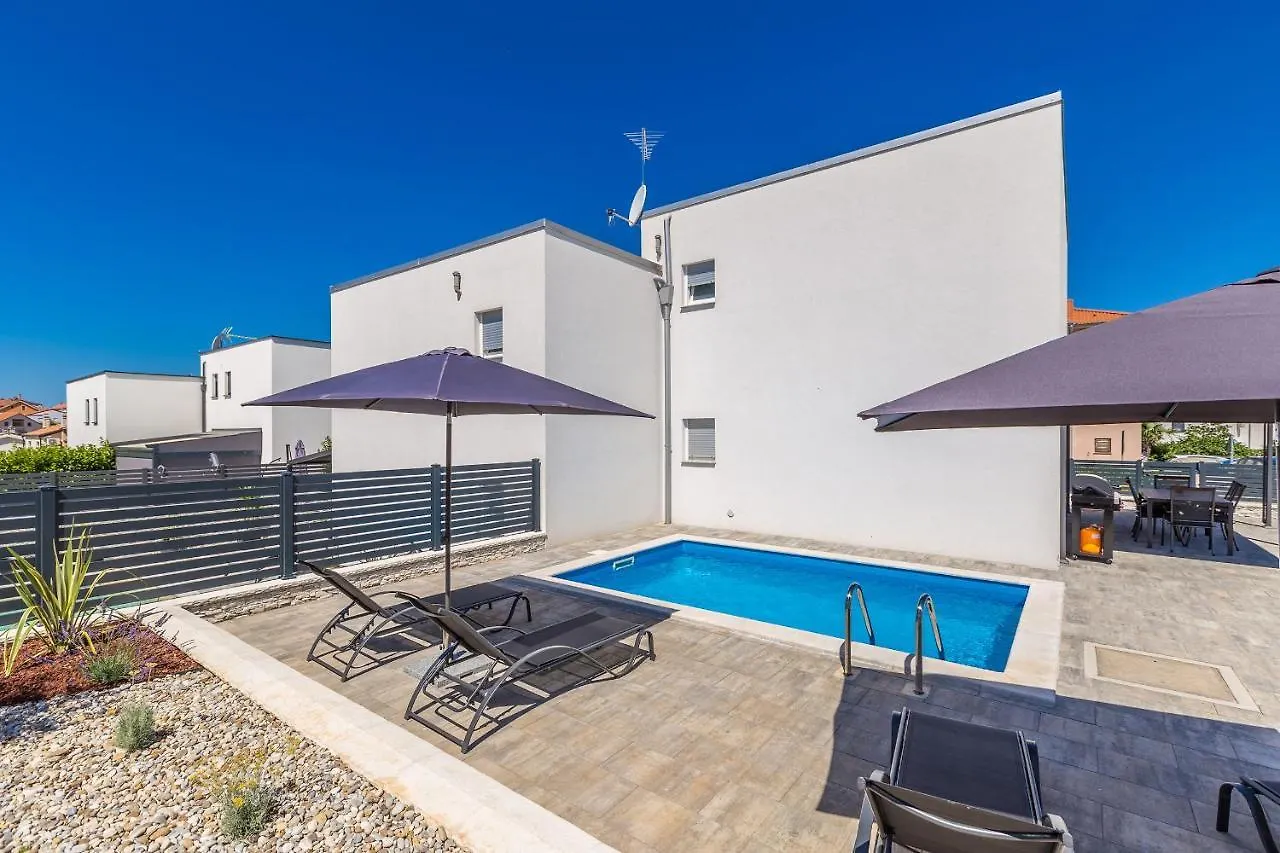 Holiday House Sunlight With Heated Pool Malinska Сasa de vacaciones