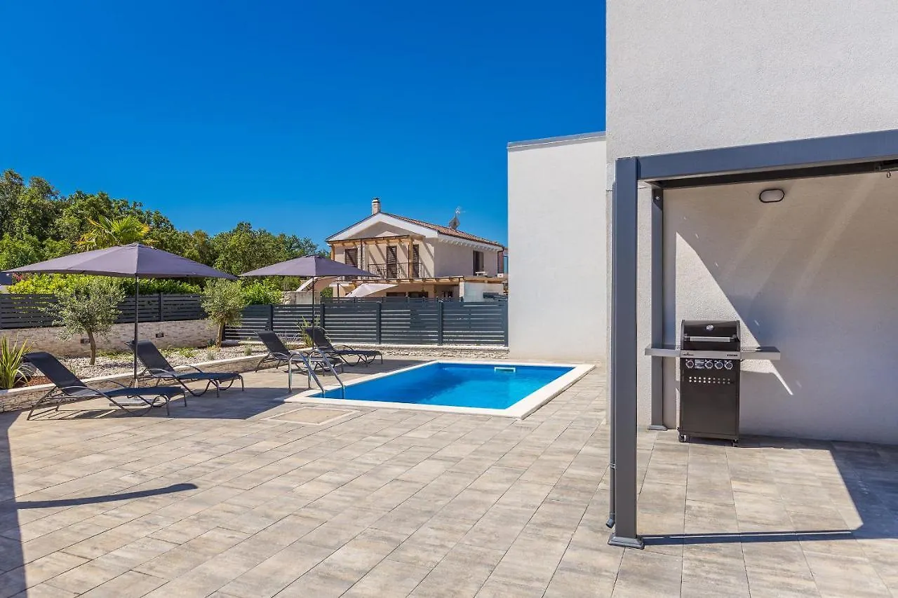 Holiday House Sunlight With Heated Pool Malinska Vakantiehuis