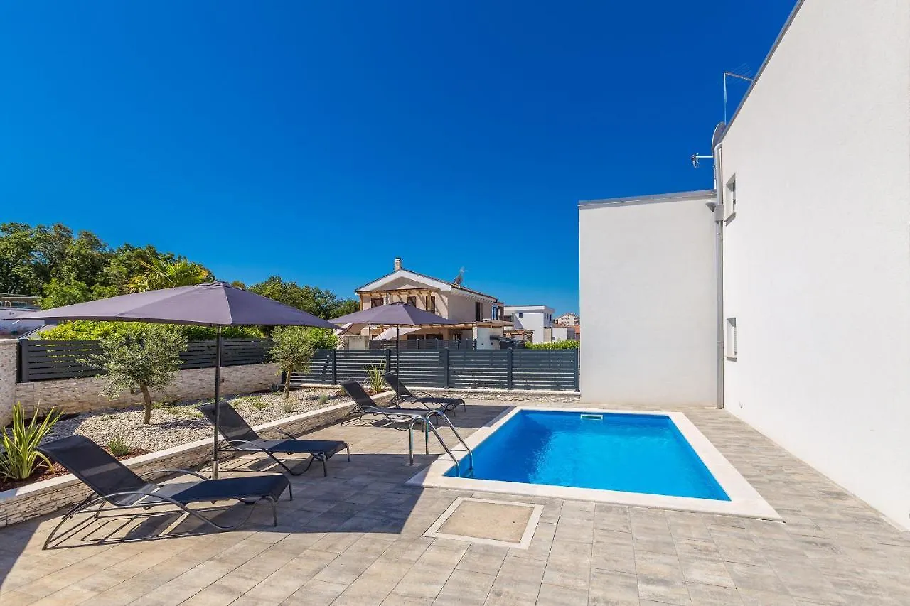 Сasa de vacaciones Holiday House Sunlight With Heated Pool Malinska