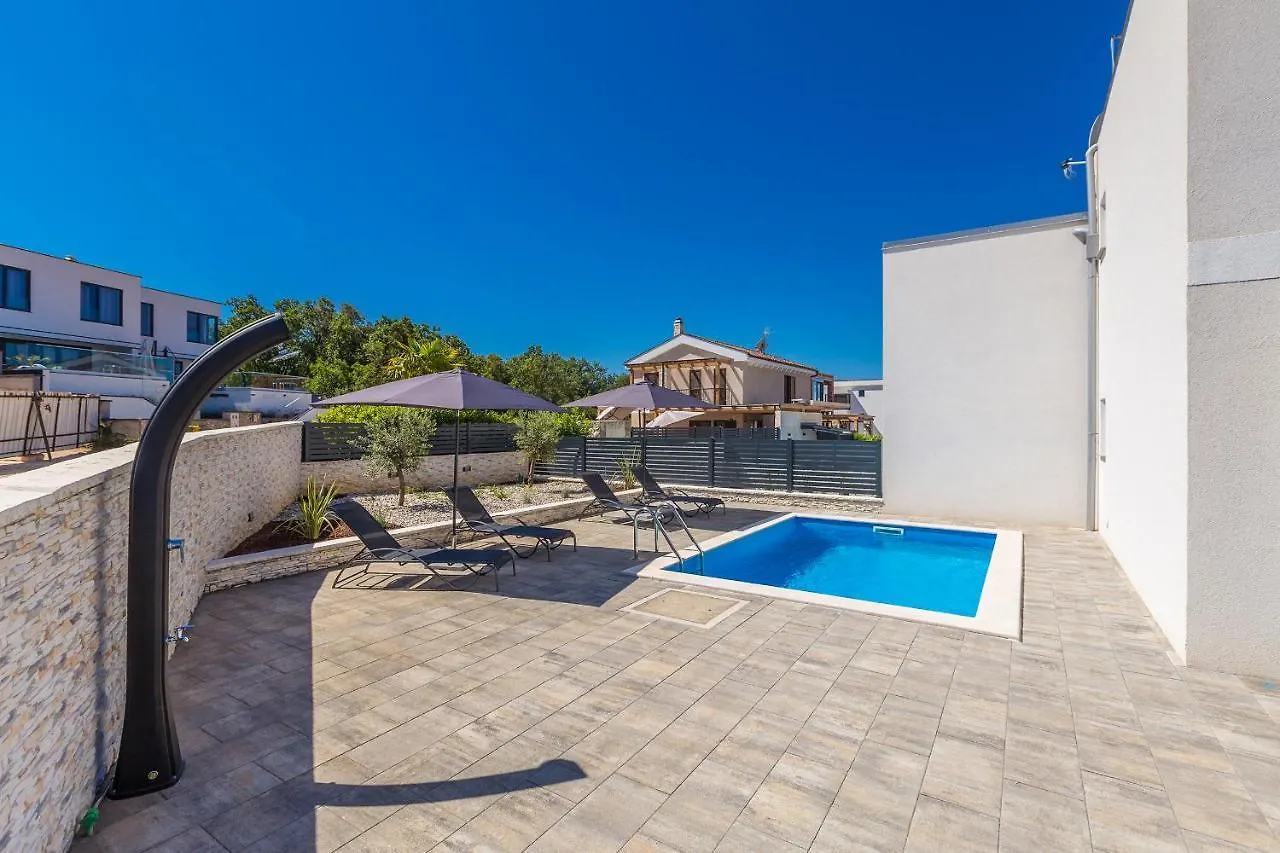 Vakantiehuis Holiday House Sunlight With Heated Pool Malinska