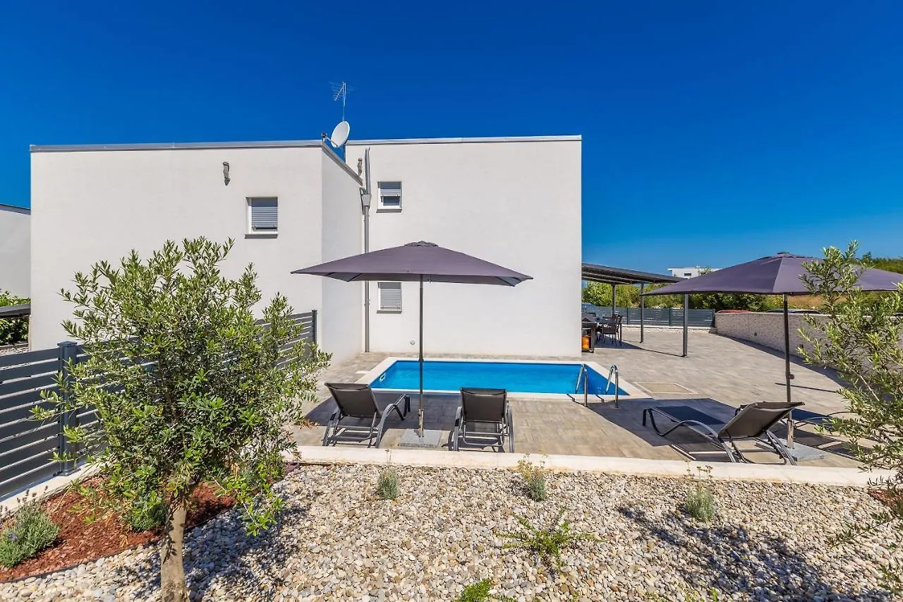 Сasa de vacaciones Holiday House Sunlight With Heated Pool Malinska