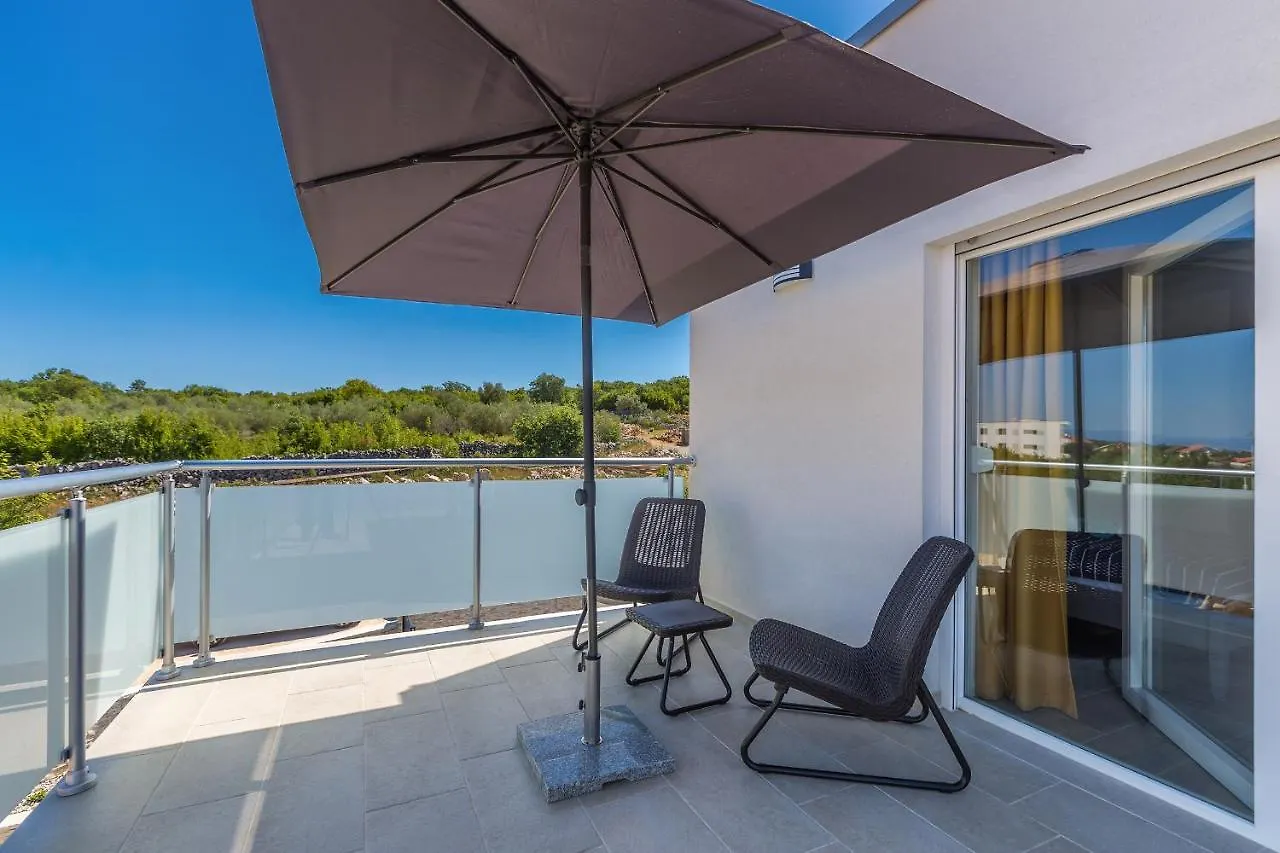 Holiday House Sunlight With Heated Pool Malinska Kroatië